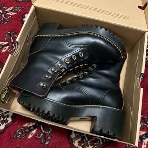 Dr Marten Leona Platform